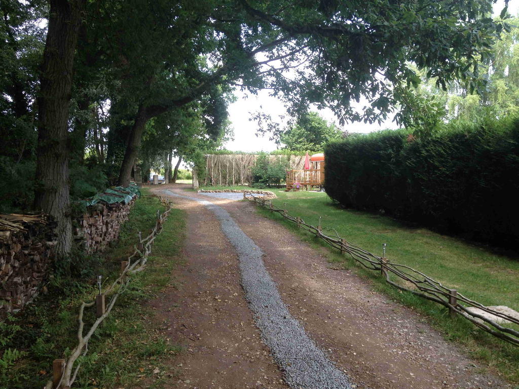 Roulotte Du Petit Bois Villa Theillement Kültér fotó