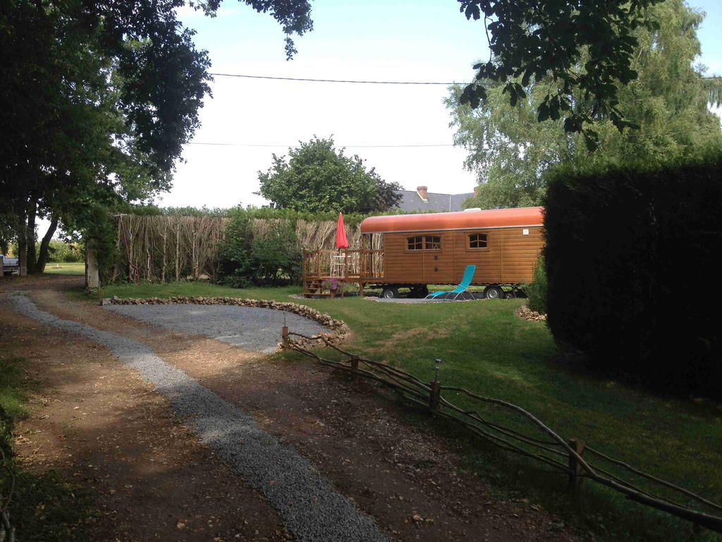 Roulotte Du Petit Bois Villa Theillement Kültér fotó